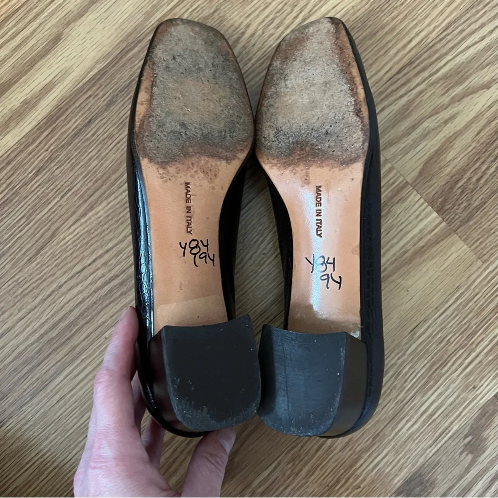 Salvatore Ferragamo Boutique Embossed Brown Leather Low Heels Size 6 AA (narrow)